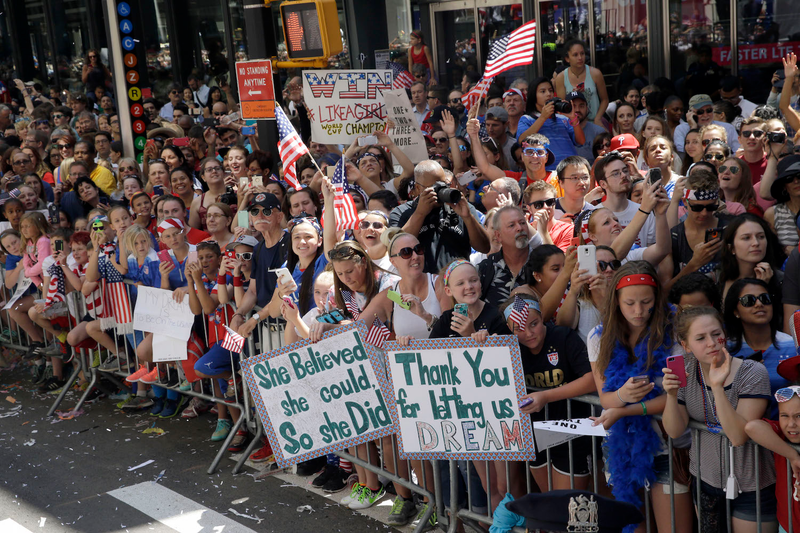 Illustration for article titled Scenes From The USWNT's Victory Parade
